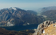 38 Dal lago sorgono Moregallo e Corni di Canzo.....